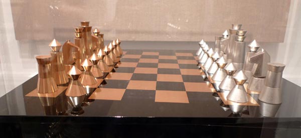 reference photo of the chess set